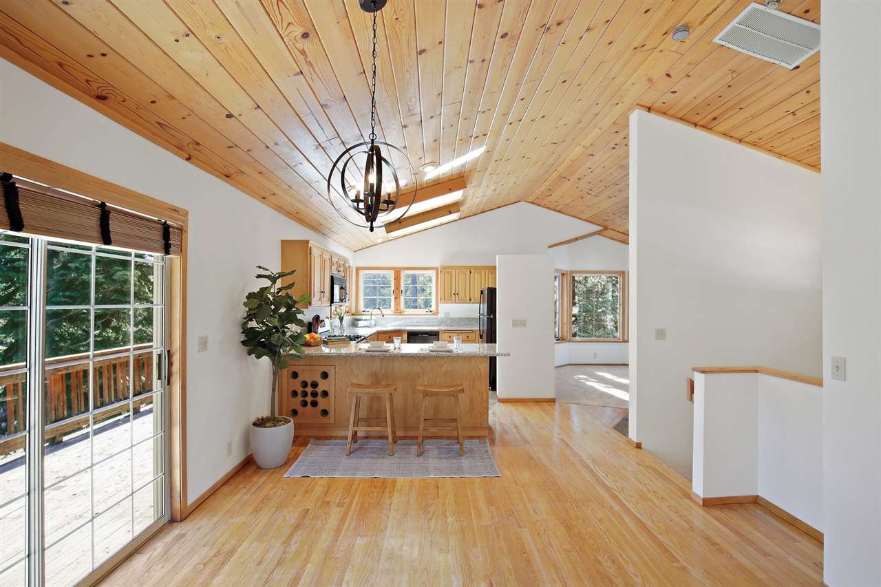 10890 Blueberry Road Truckee, CA 96161 - Photo 3 of 13 Gallery Image 3