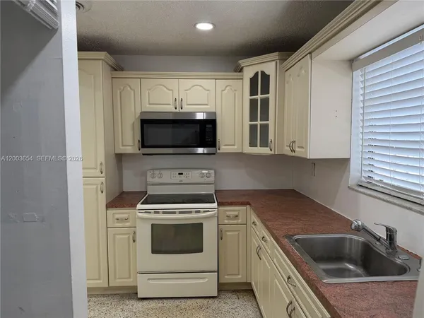 $1,950 | 11437 Southwest 7th Terrace, Unit 11439, Sweetwater, FL 33174