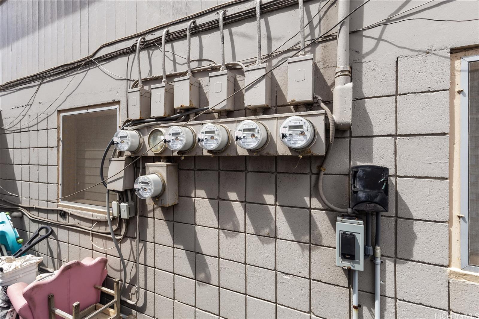 219 Kalihi Street Honolulu, HI 96819 - Photo 18 of 25 a close view of water heater room