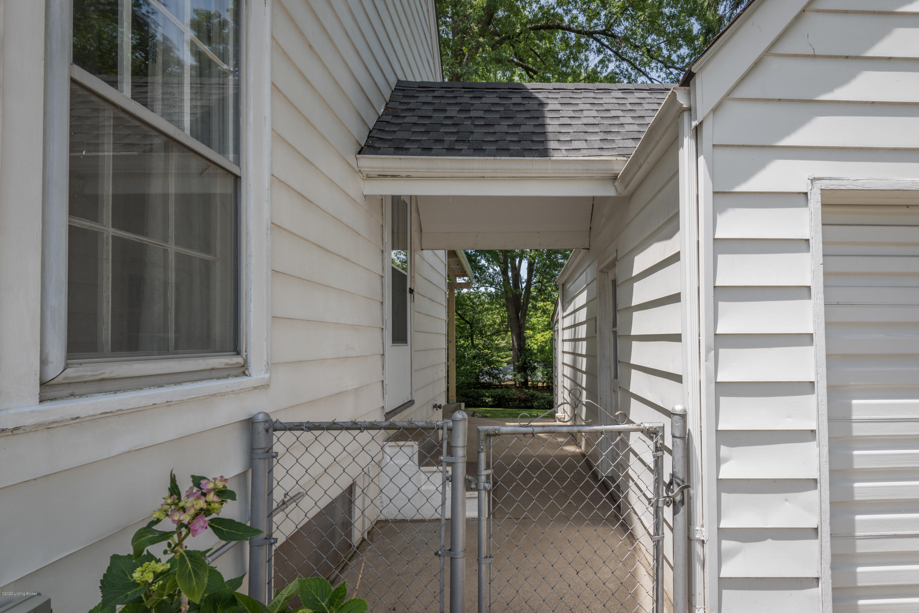 3302 Maple Road Louisville, KY 40299 - Photo 3 of 41 003