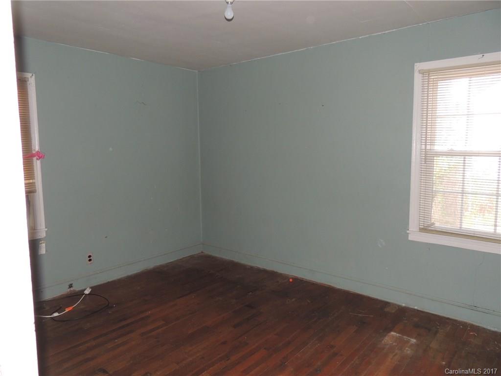 2736 Mayflower Road, Unit 27 Charlotte, NC 28208 - Photo 5 of 9 Gallery Image 5