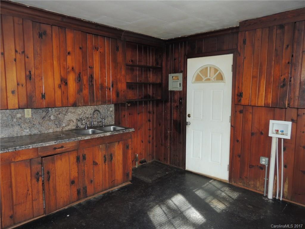2736 Mayflower Road, Unit 27 Charlotte, NC 28208 - Photo 7 of 9 Gallery Image 7