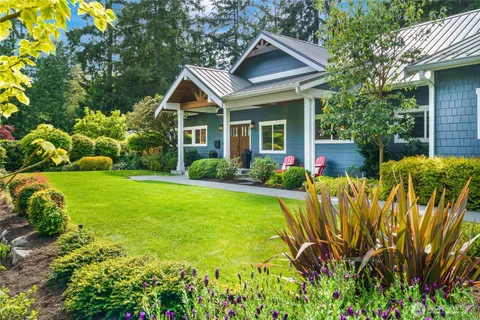 a view of a house with backyard and sitting area