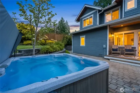 a view of an outdoor sitting area with furniture and garden
