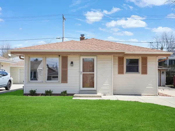 $365,000 | 4224 South 91st Street, Greenfield, WI 53228