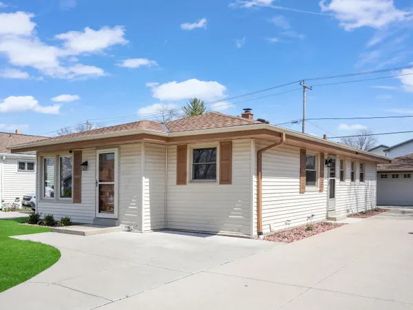 $365,000 | 4224 South 91st Street, Greenfield, WI 53228