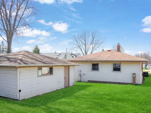 $365,000 | 4224 South 91st Street, Greenfield, WI 53228