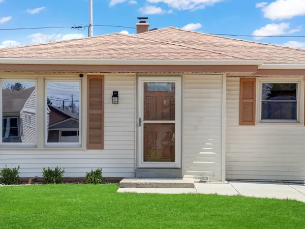 $365,000 | 4224 South 91st Street, Greenfield, WI 53228