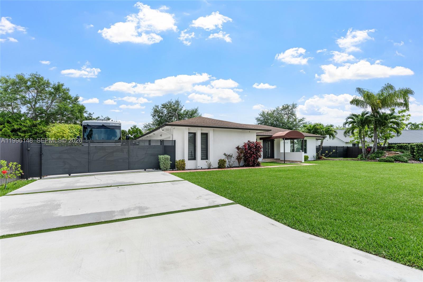 10625 Southwest 79th Place Miami, FL 33156 - Photo 4 of 40