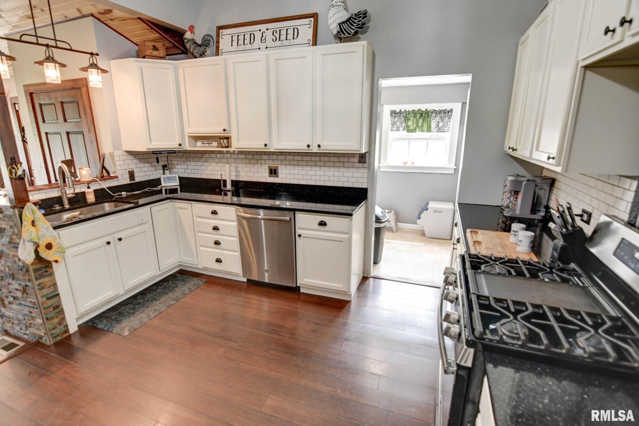 6072 Iron Bridge Road Chatham, IL 62629 - Photo 2 of 50
