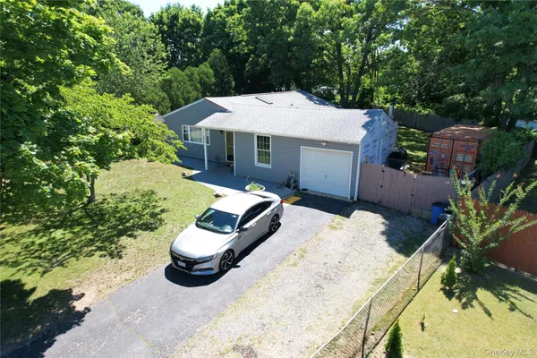 $550,000 | 142 Palmer Street, Brentwood, NY 11717