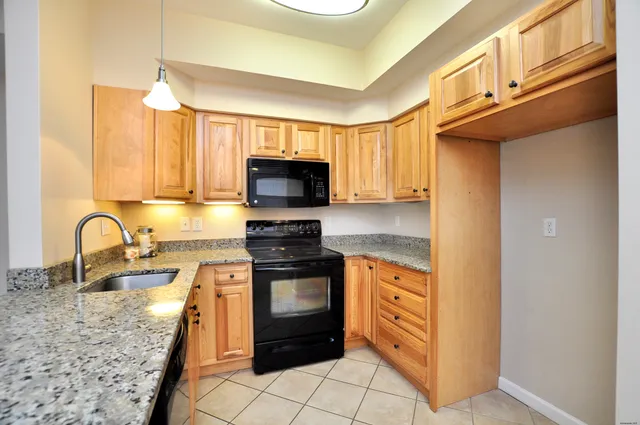 $294,000 | 214 Pine Hill Boulevard, Unit 214, Plymouth, CT 06782