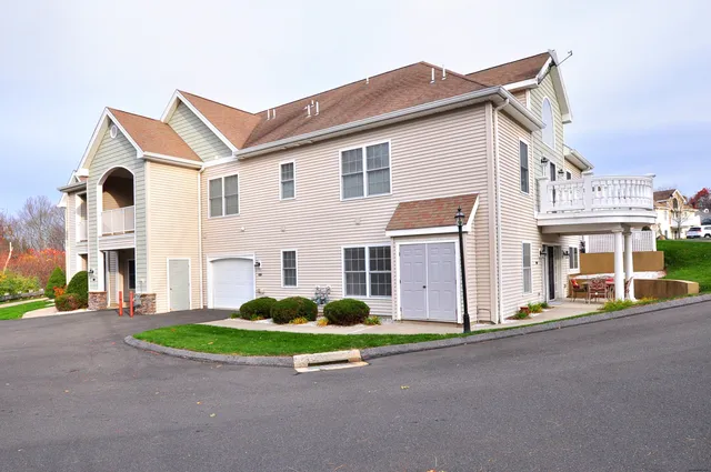 $294,000 | 214 Pine Hill Boulevard, Unit 214, Plymouth, CT 06782