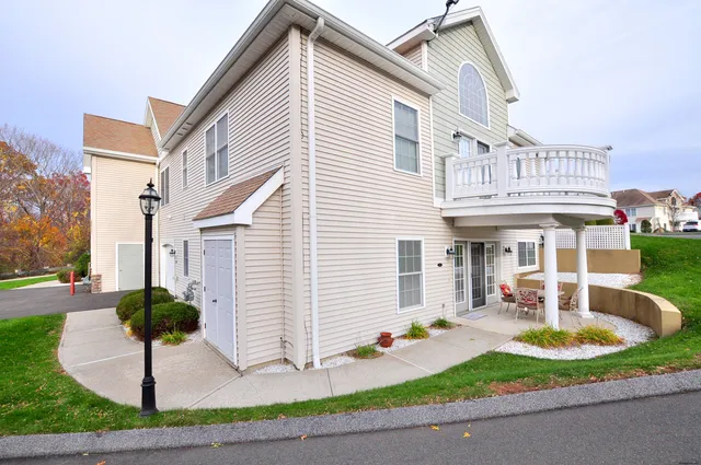 $294,000 | 214 Pine Hill Boulevard, Unit 214, Plymouth, CT 06782