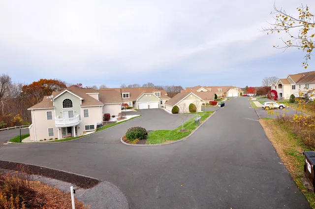 $294,000 | 214 Pine Hill Boulevard, Unit 214, Plymouth, CT 06782