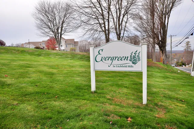 $294,000 | 214 Pine Hill Boulevard, Unit 214, Plymouth, CT 06782