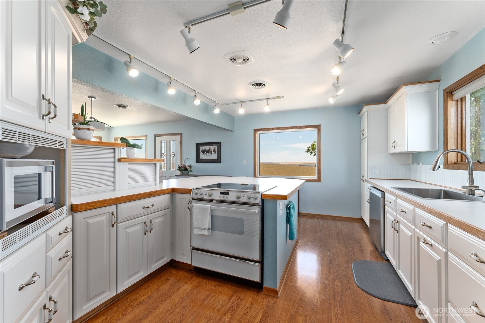 6397 Coyote Heights Road North Odessa, WA 99159 - Photo 9 of 40 a kitchen with stainless steel appliances granite countertop hardwood floor sink stove dining table and chairs