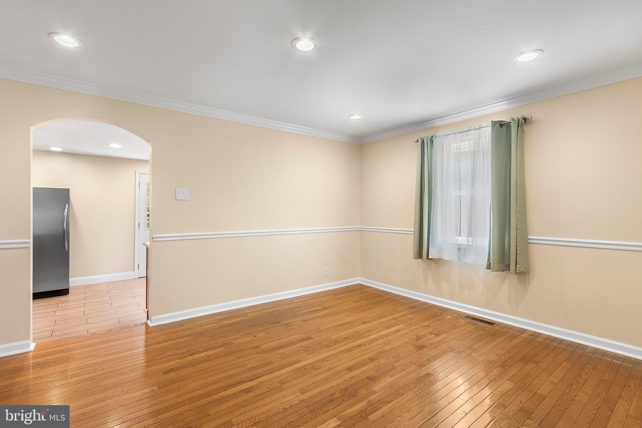 405 Dutton Street Aston, PA 19014 - Photo 4 of 24 Dining Room