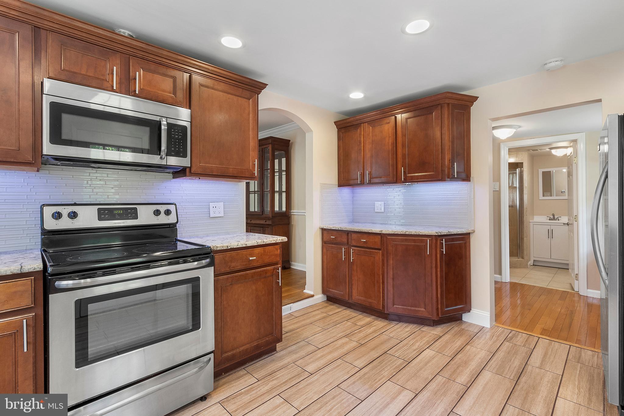 405 Dutton Street Aston, PA 19014 - Photo 7 of 24 Recessed & Task lighting in this open kitchen