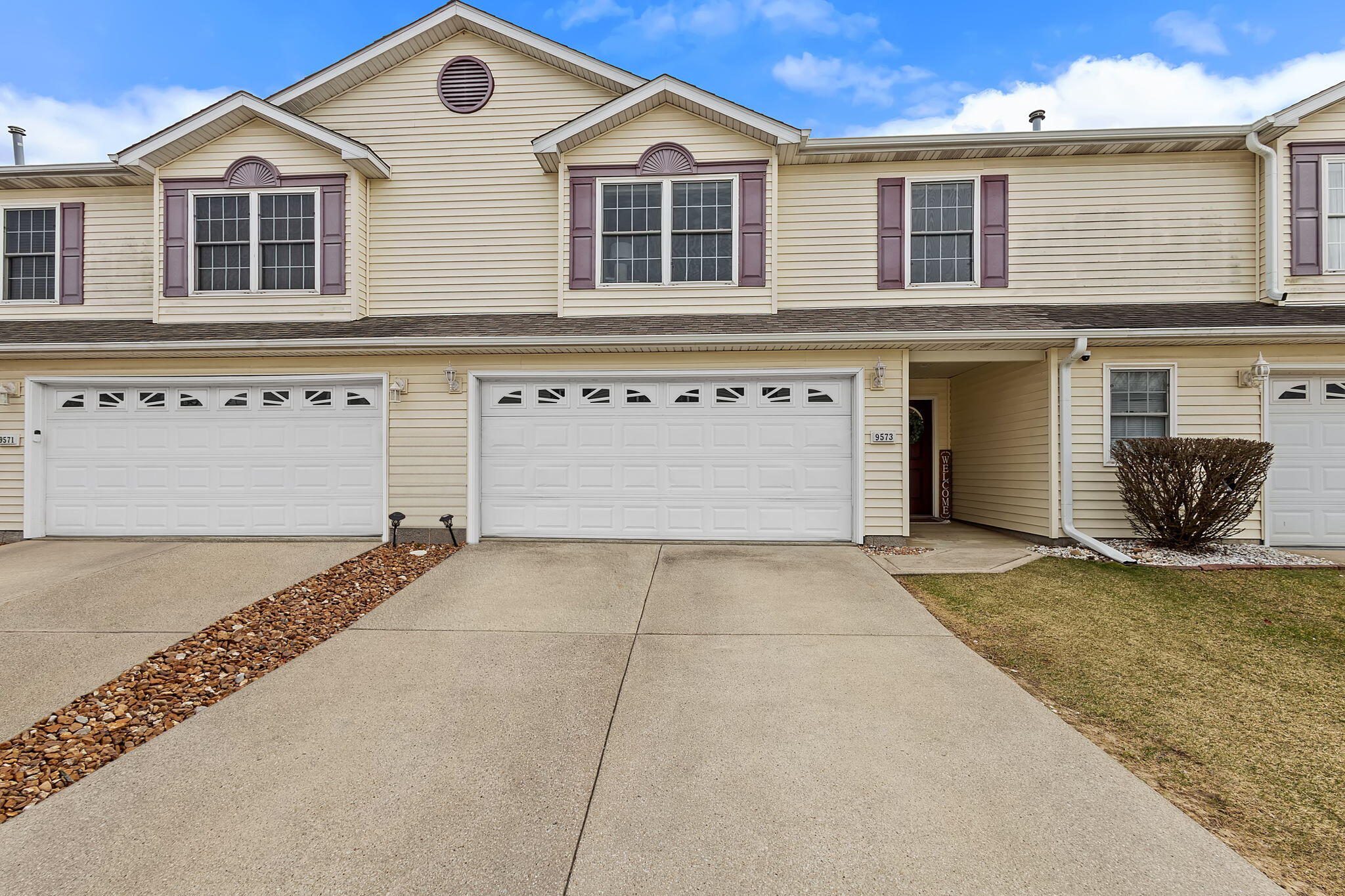 9573 Luebcke Lane Crown Point, IN 46307 - Photo 1 of 42 2048x1365