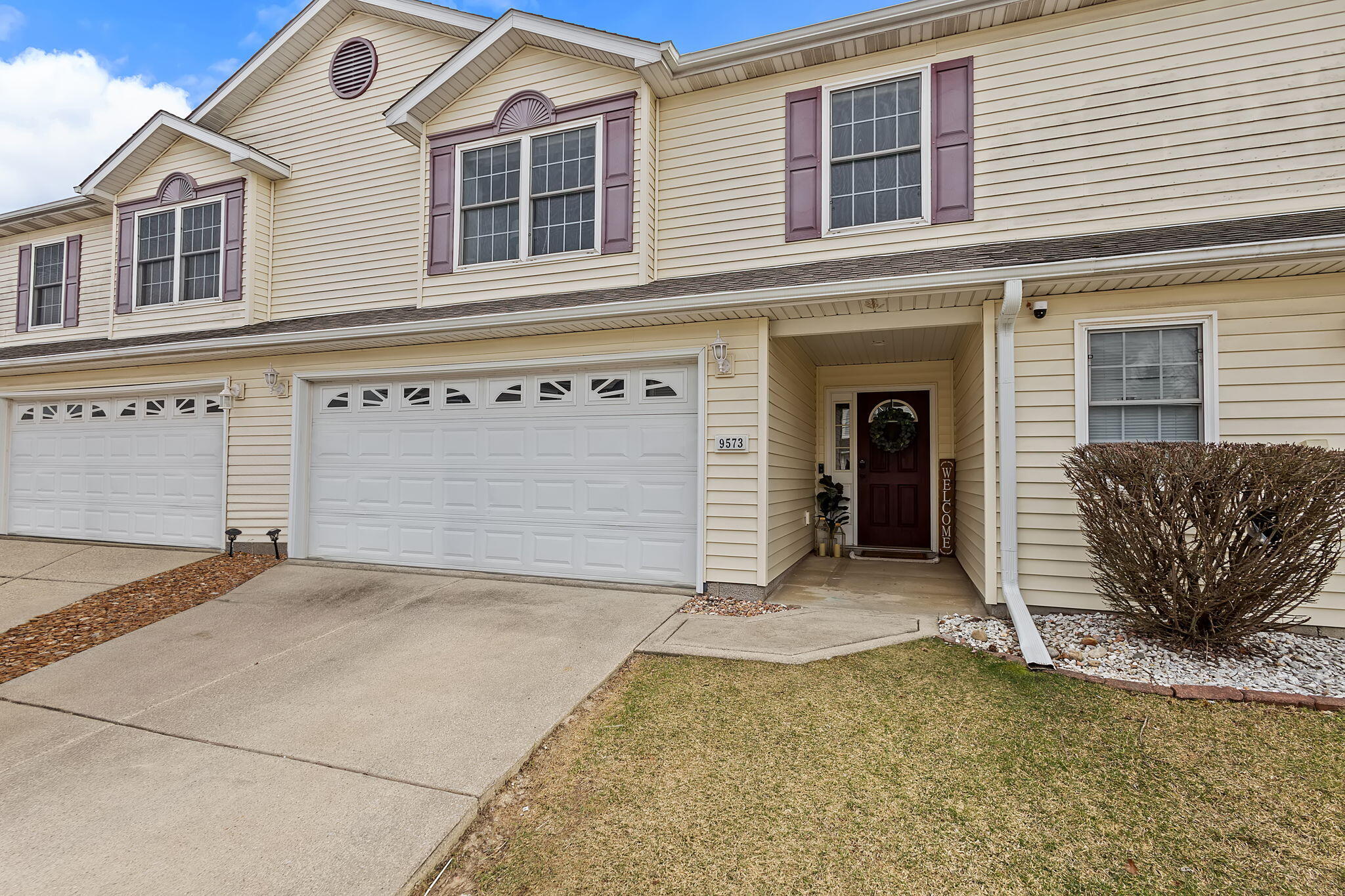 9573 Luebcke Lane Crown Point, IN 46307 - Photo 2 of 42 2048x1365