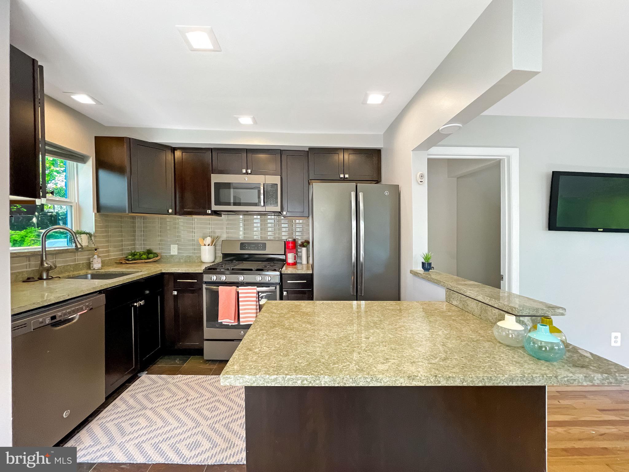 7210 Annapolis Road Hyattsville, MD 20784 - Photo 6 of 33