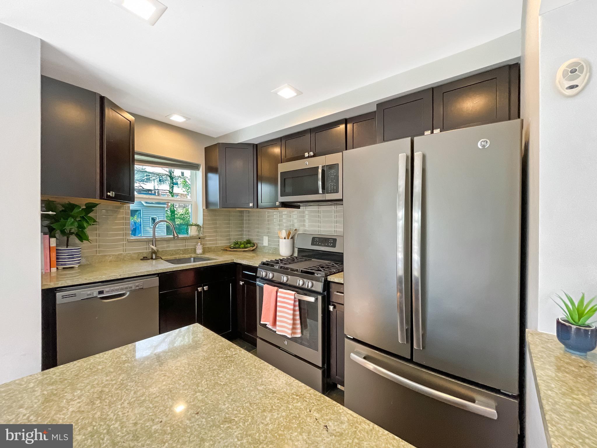 7210 Annapolis Road Hyattsville, MD 20784 - Photo 7 of 33