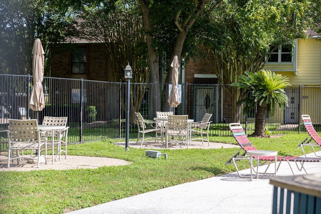 9517 Fondren Road Houston, TX 77074 - Photo 6 of 39