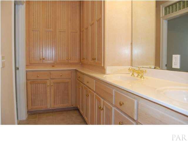 1847 Pearson Road Milton, FL 32583 - Photo 10 of 23 Master bath