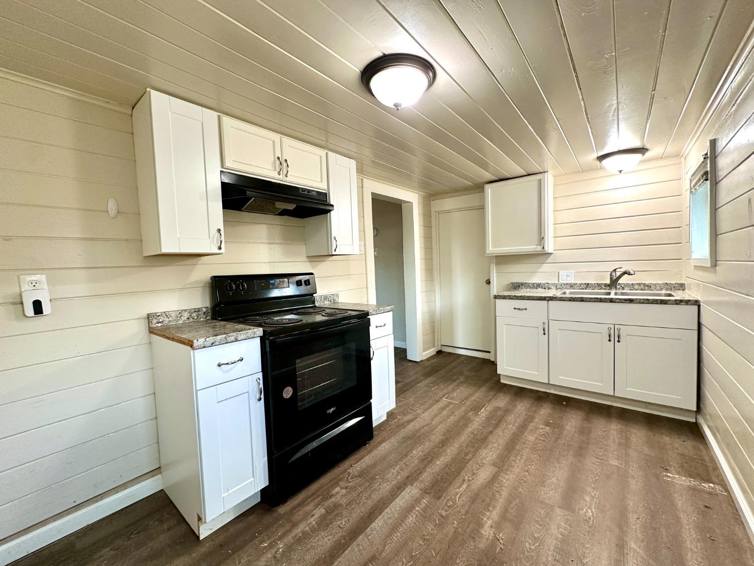 922 E Street Reedley, CA 93654 - Photo 18 of 24