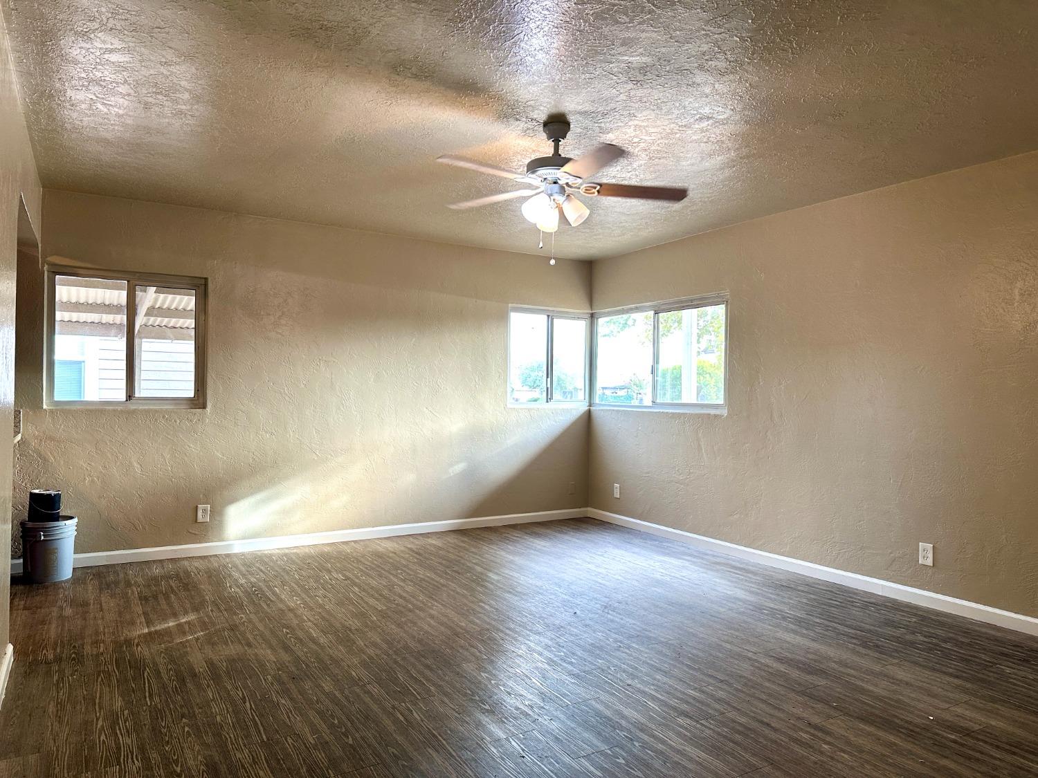 922 E Street Reedley, CA 93654 - Photo 3 of 24