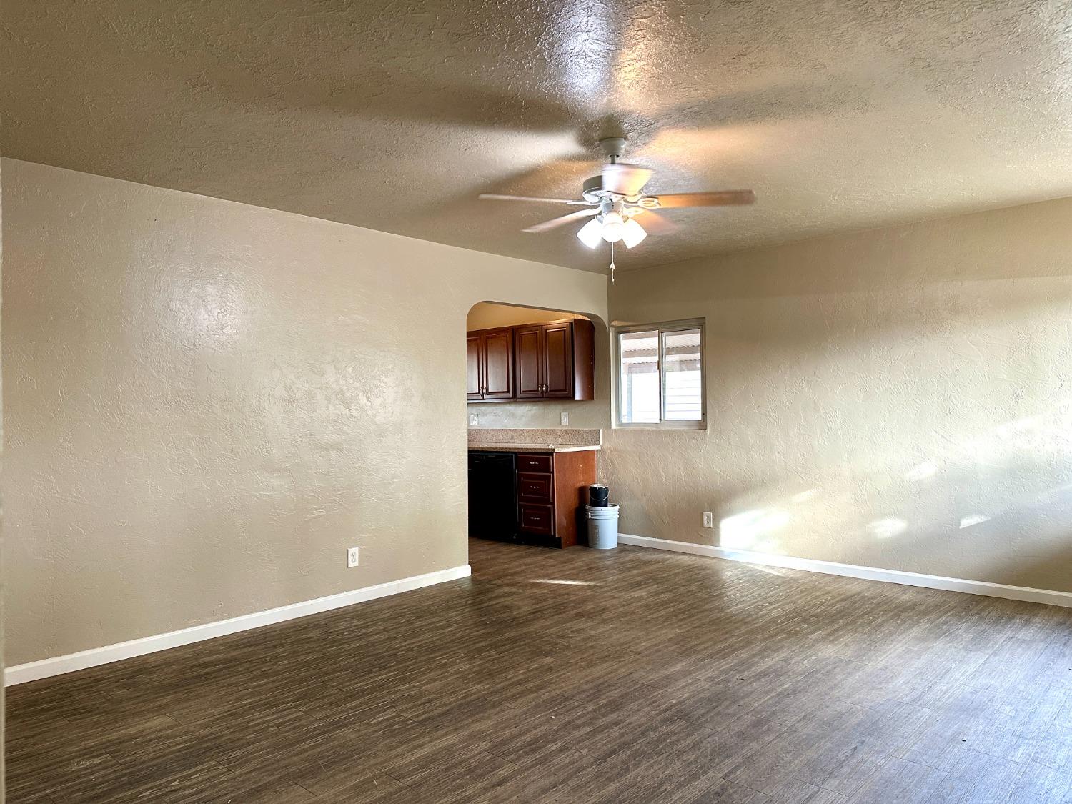 922 E Street Reedley, CA 93654 - Photo 4 of 24