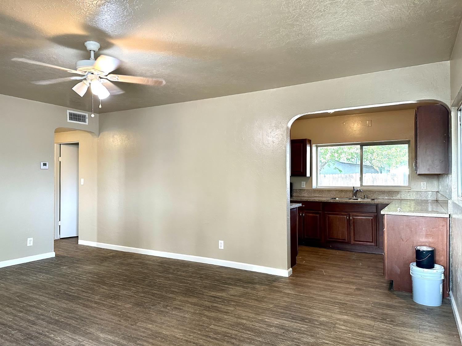 922 E Street Reedley, CA 93654 - Photo 5 of 24