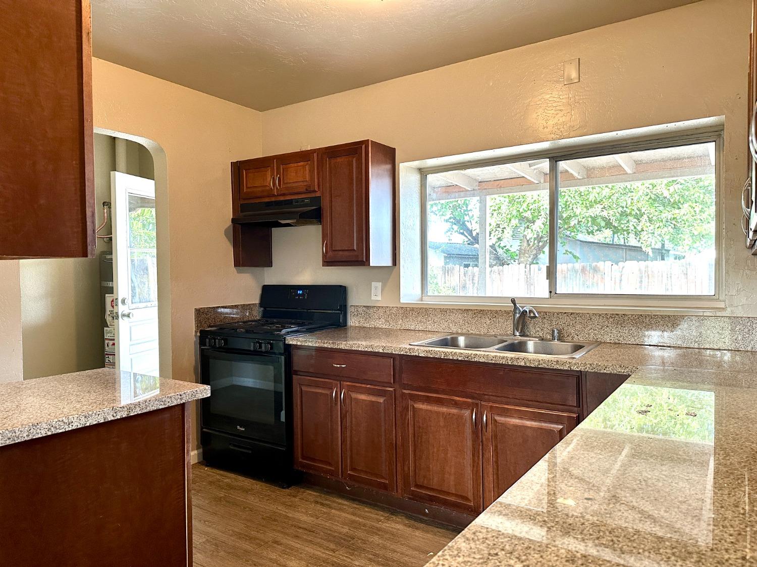 922 E Street Reedley, CA 93654 - Photo 6 of 24