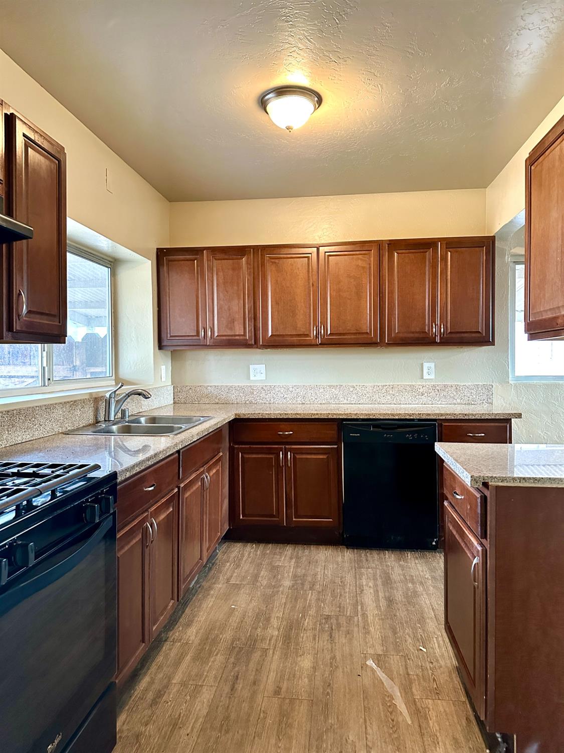 922 E Street Reedley, CA 93654 - Photo 7 of 24