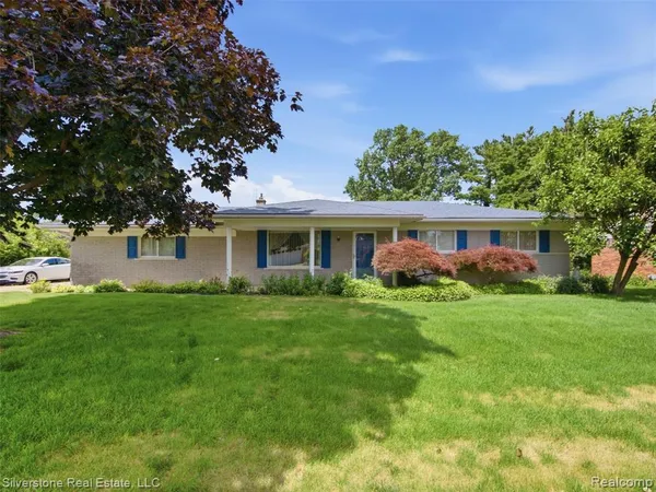 $319,900 | 50628 Linda Lane, Utica, MI 48317