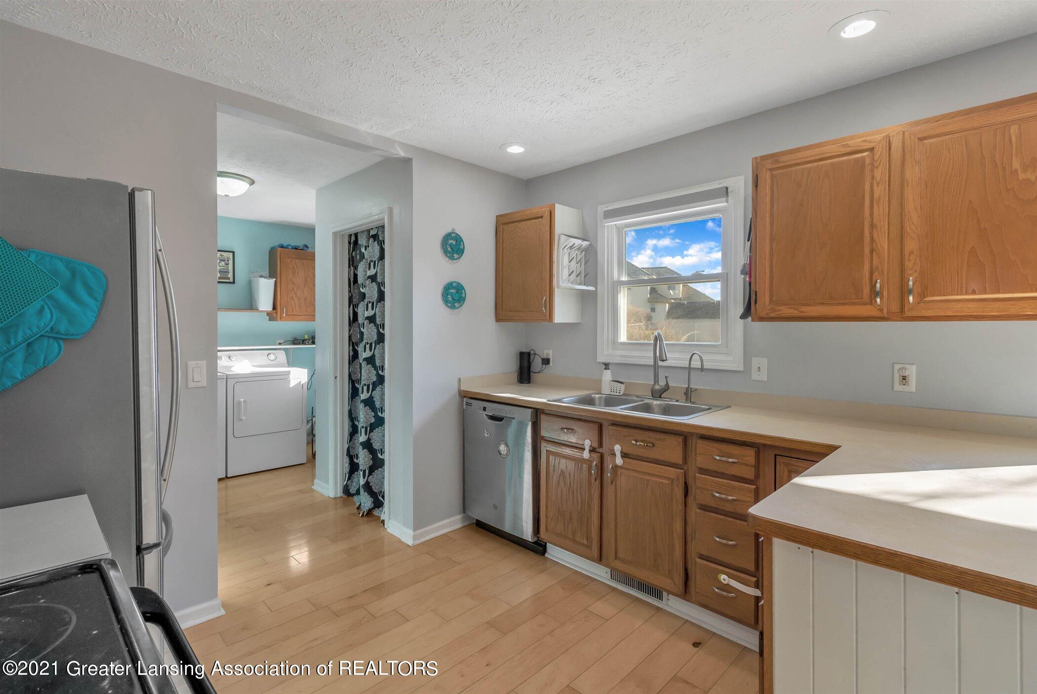 1803 South Canal Road Lansing, MI 48917 - Photo 12 of 44 12-1803 S Canal Rd-WindowStill-Real-Esta