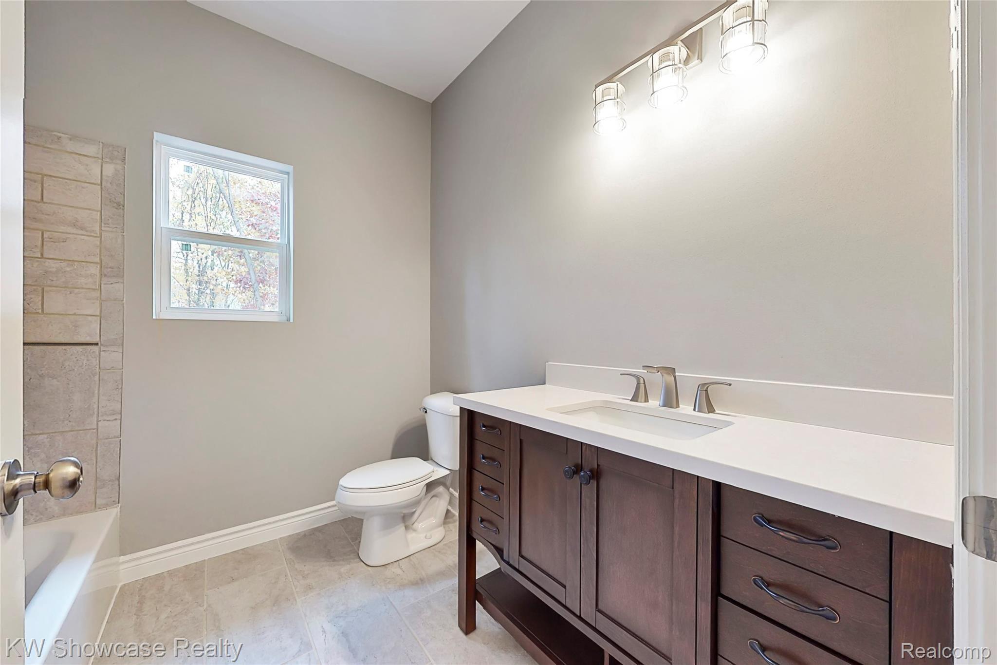 7653 East Highland Road Howell, MI 48855 - Photo 21 of 43 7653-E-Highland-Rd-10272020_121901.jpg