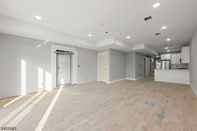 512 South 15th Street Newark, NJ 07103 - Photo 11 of 35 a view of an empty room