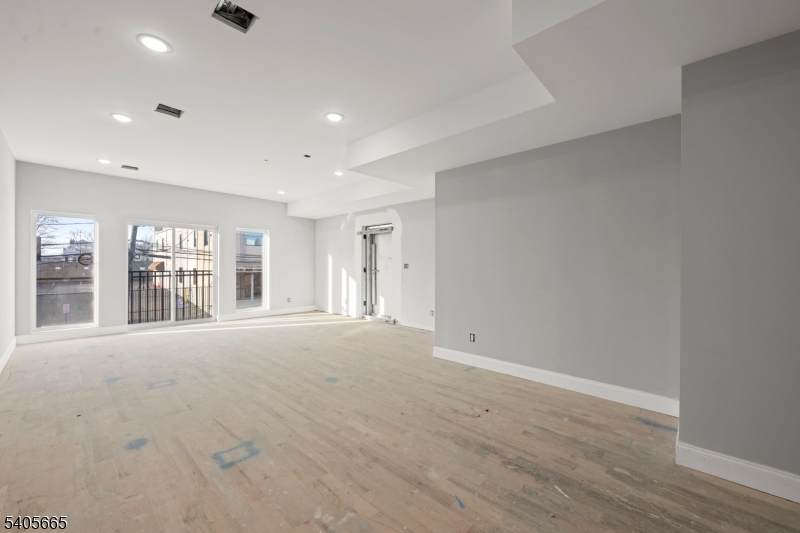 512 South 15th Street Newark, NJ 07103 - Photo 12 of 35 a view of an empty room with a window