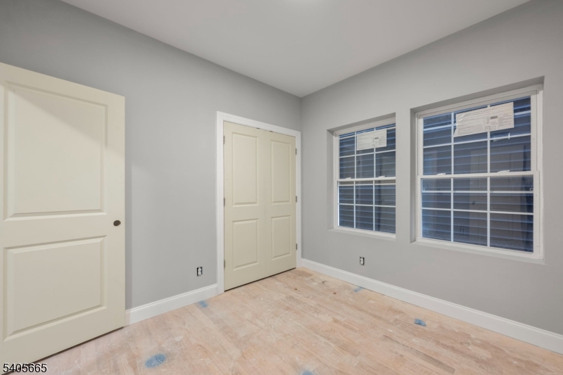 512 South 15th Street Newark, NJ 07103 - Photo 16 of 35 an empty room with windows