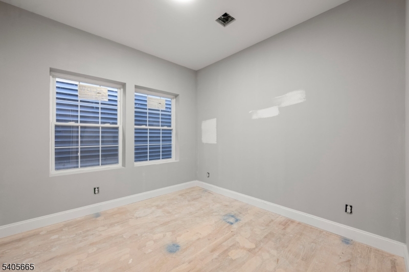 512 South 15th Street Newark, NJ 07103 - Photo 28 of 35 a view of an empty room with a window