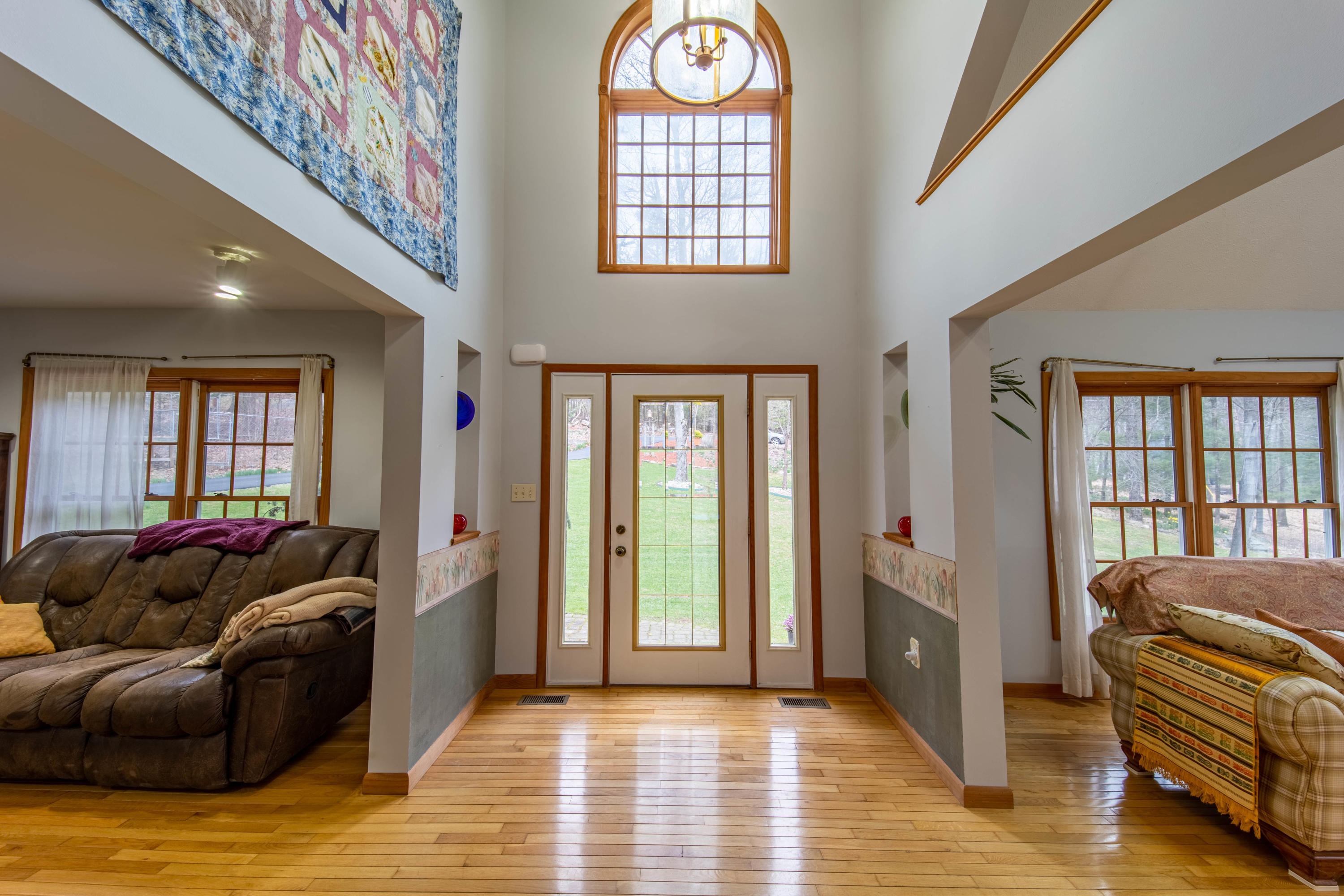 1810 Twin Pine Road Stroudsburg, PA 18360 - Photo 4 of 35 foyer 1