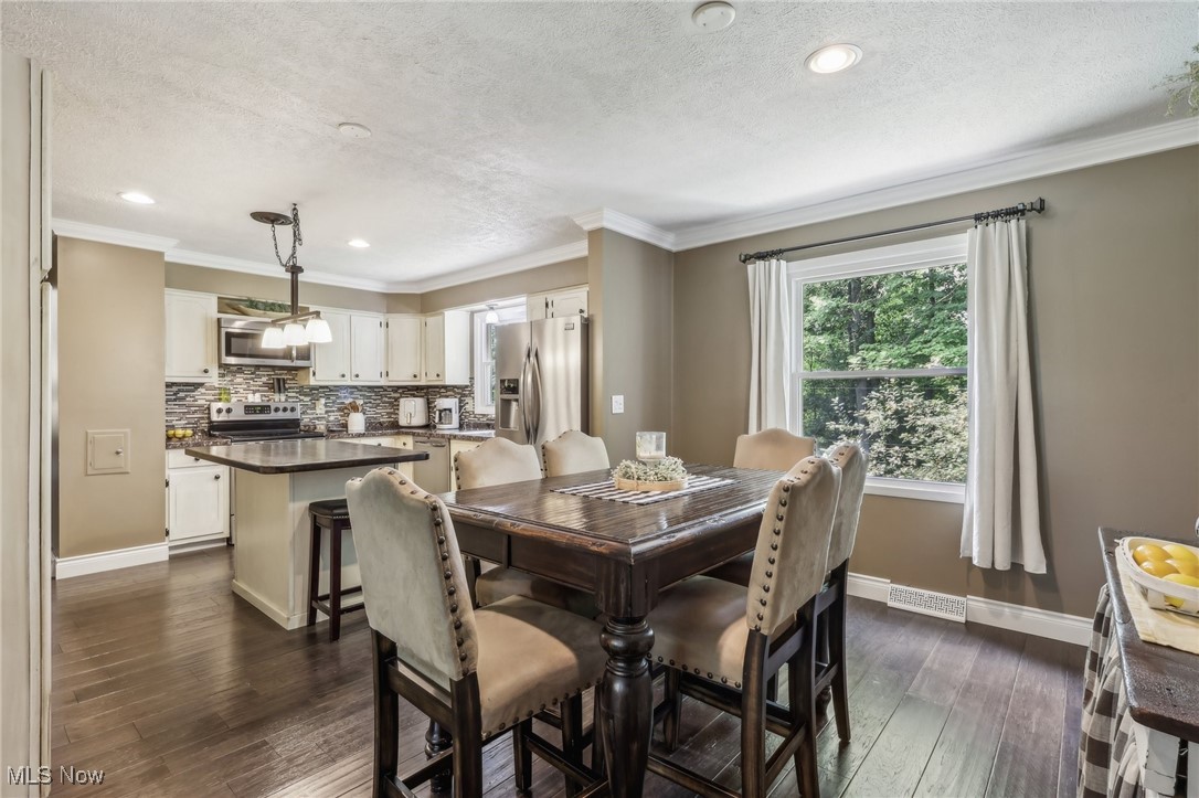 2225 Woodpark Road Fairlawn, OH 44333 - Photo 8 of 29 open to kitchen great space to entertain