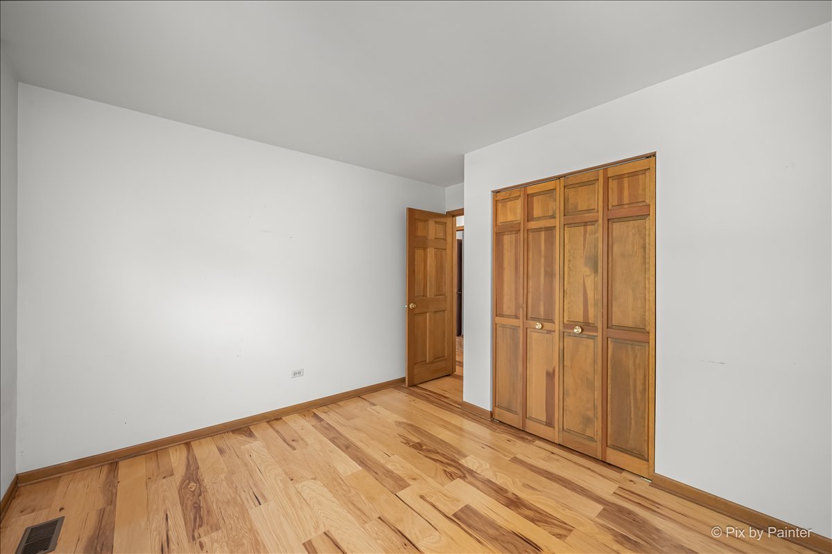 221 Foxmoor Road Fox River Grove, IL 60021 - Photo 11 of 29