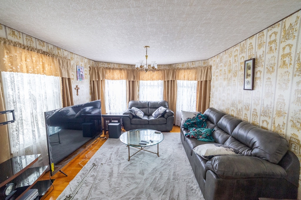 5 Suffield Street Worcester, MA 01610 - Photo 6 of 27