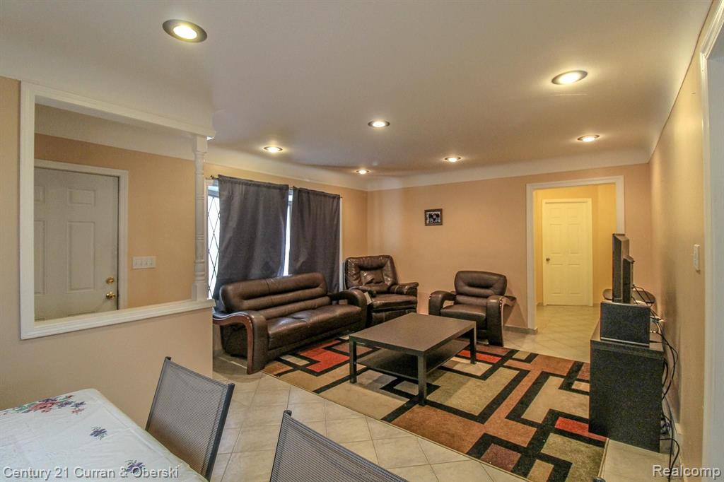 27034 Ford Road Dearborn Heights, MI 48127 - Photo 2 of 20