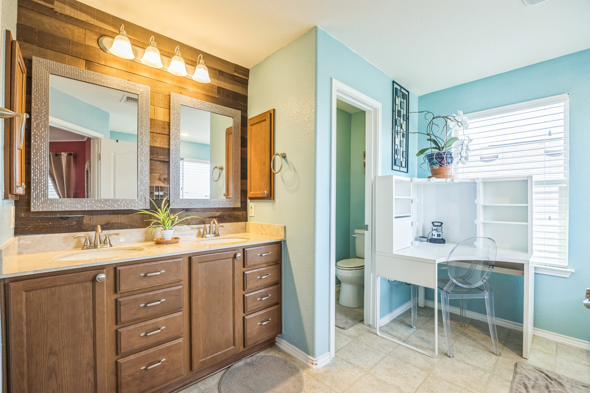 6401 Quinton Drive Austin, TX 78747 - Photo 20 of 29 a bathroom with a sink and a mirror