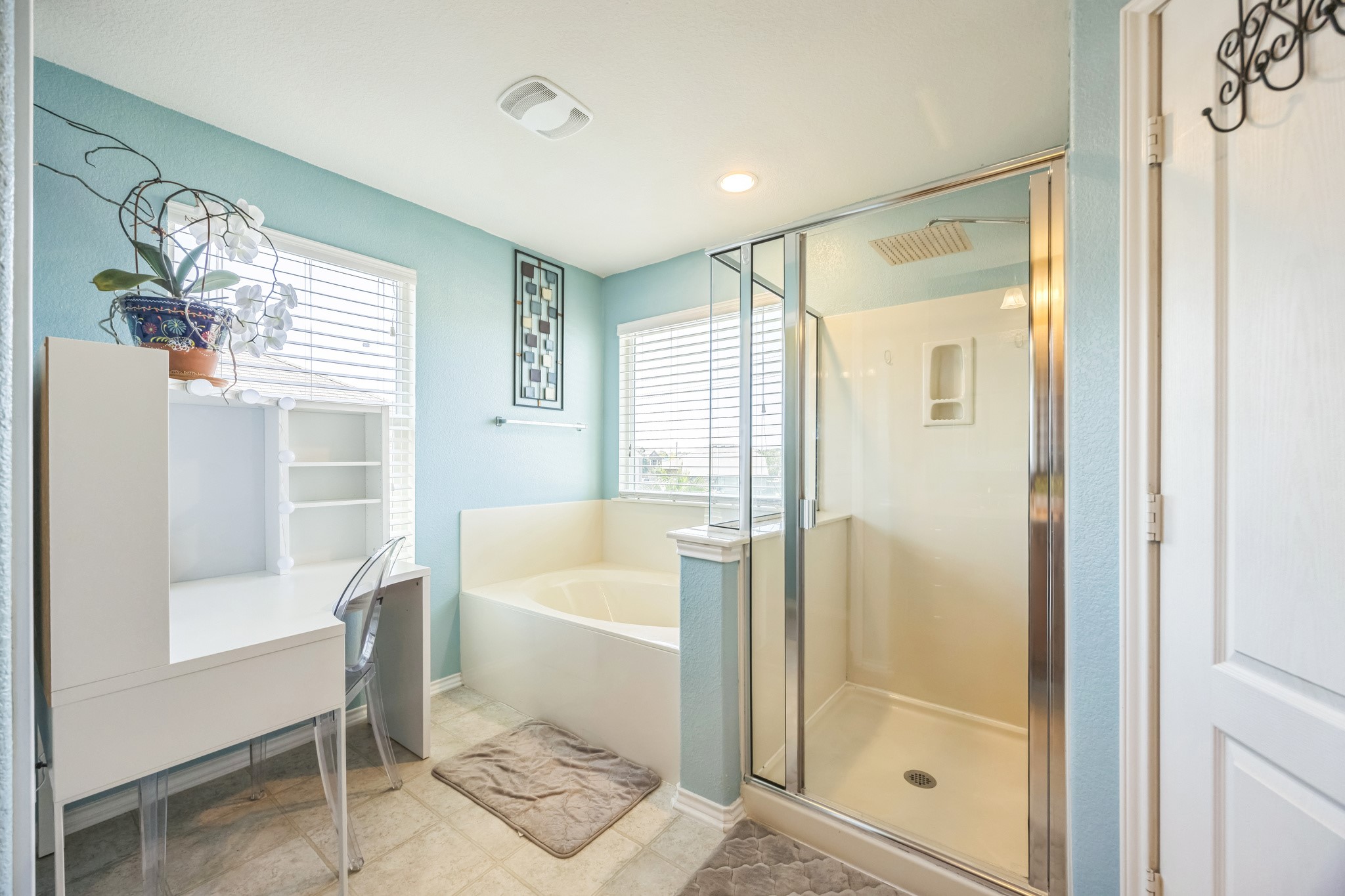 6401 Quinton Drive Austin, TX 78747 - Photo 21 of 29 a bathroom with a bathtub and a shower
