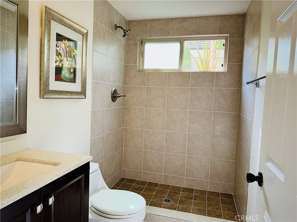 29 Sandstone Irvine, CA 92604 - Photo 17 of 31